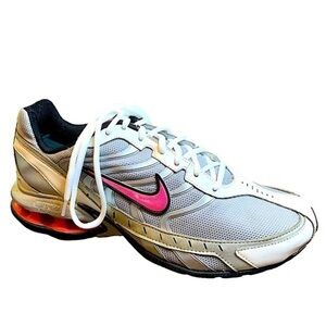 Nike Reax Run 3 Ladies White & Pink Sneakers Size 9.5 Running/ Walking Sneaker